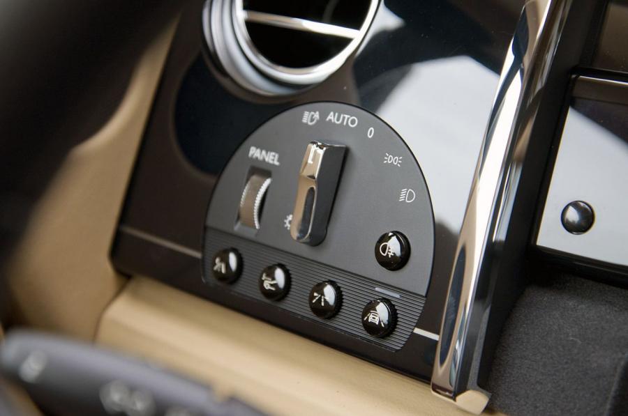  Rolls-Royce Wraith 2014 года  (фото 18 из 36)